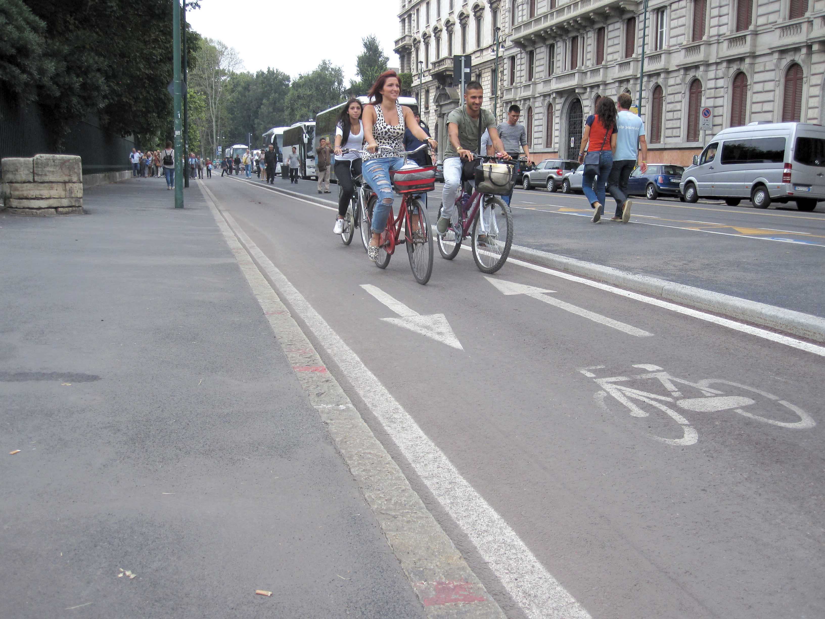 separated cycles lanes