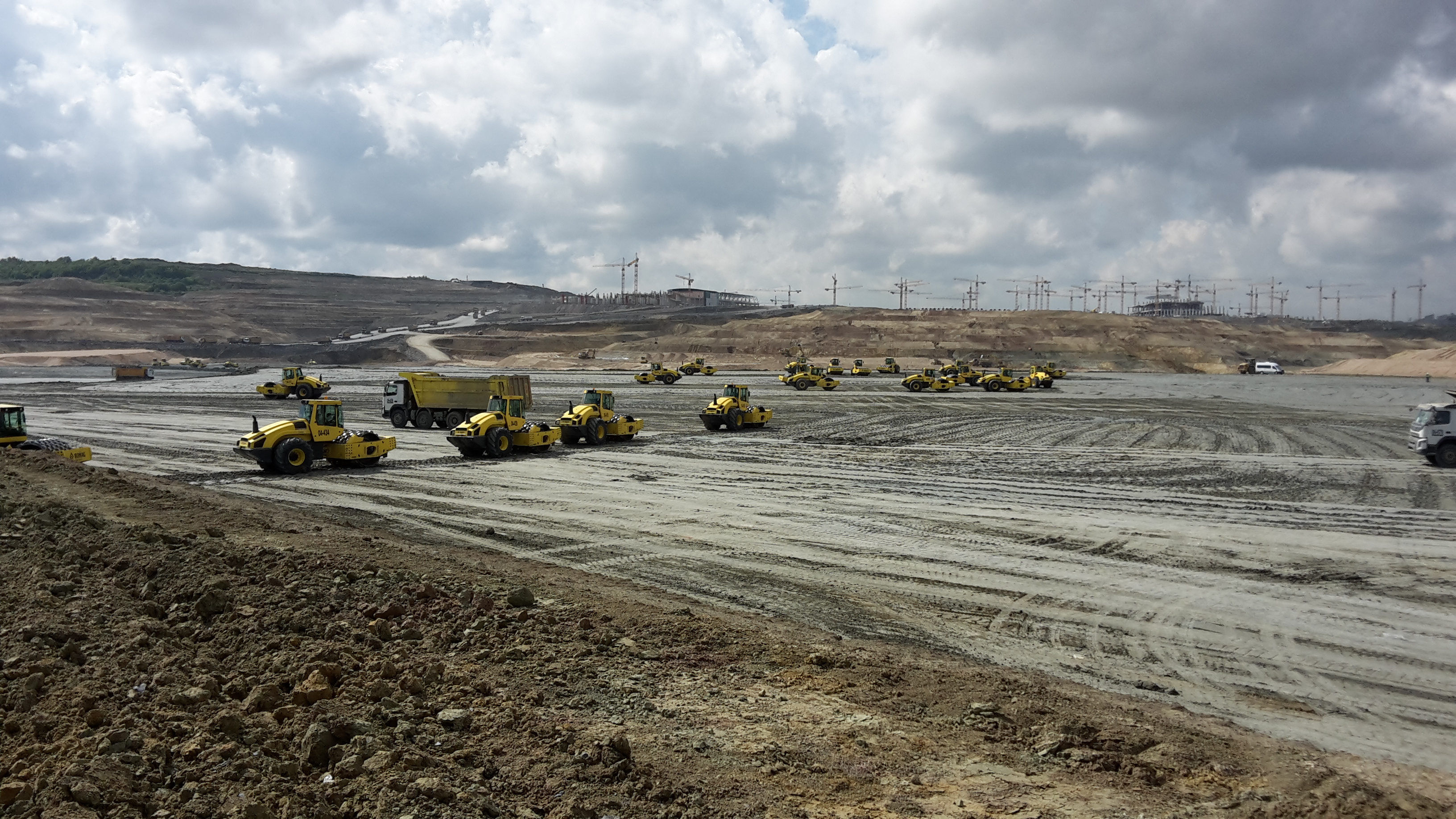 Bomag Rollers operate in line