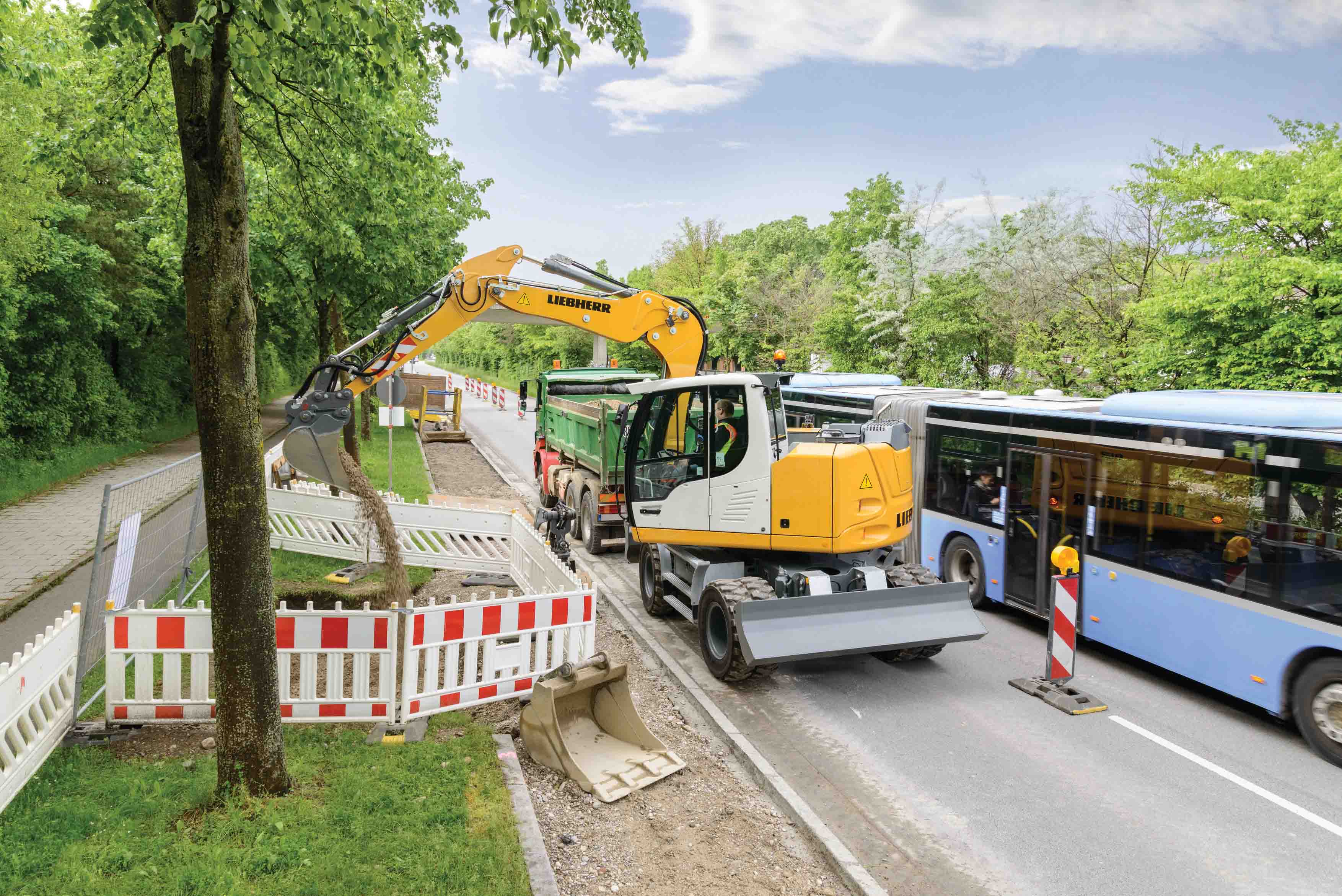 Liebherr 910 Compact Litronic wheeled excavator 