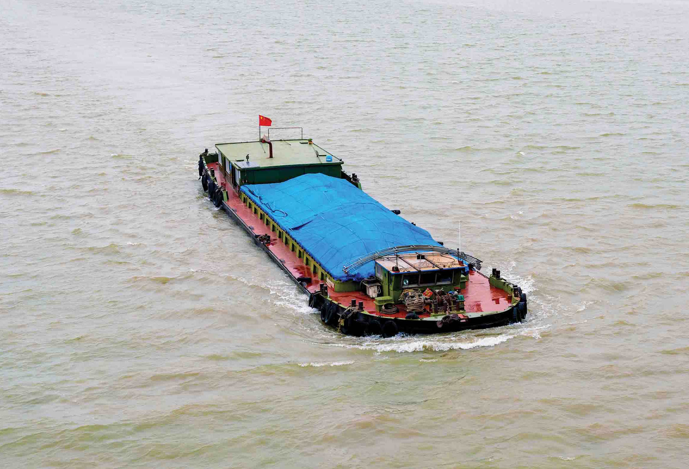 Qiantang River is a challenge to vessels