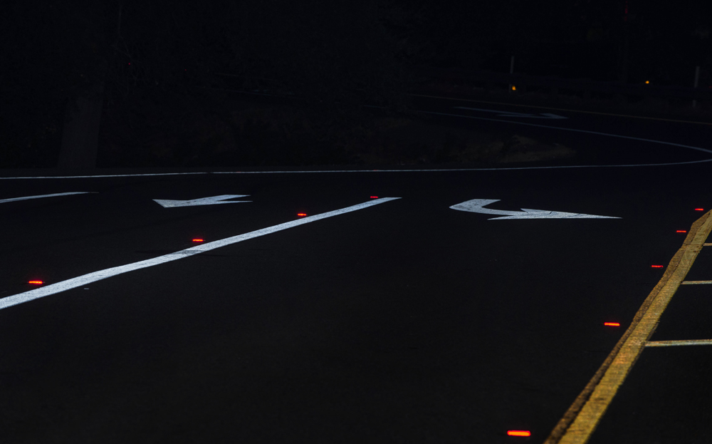 Two-way reflective markers show red to wrong-way drivers (photo courtesy CALTRANS)