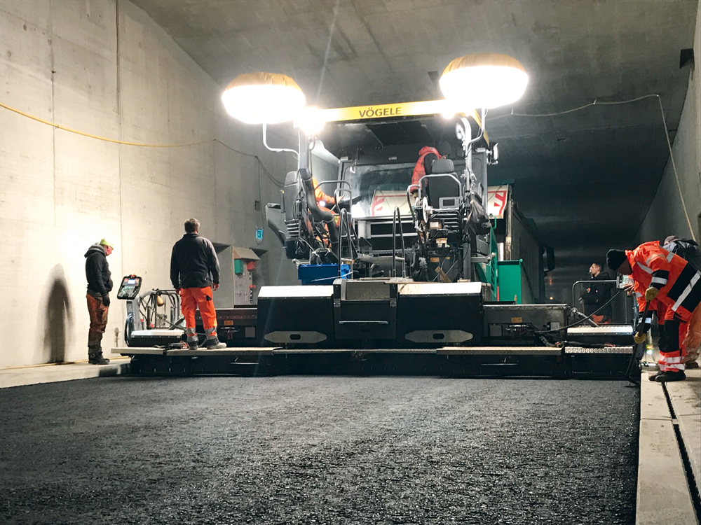 Two Vögele pavers were used for the low temperature surfacing work on the tunnel in Karlsruhe