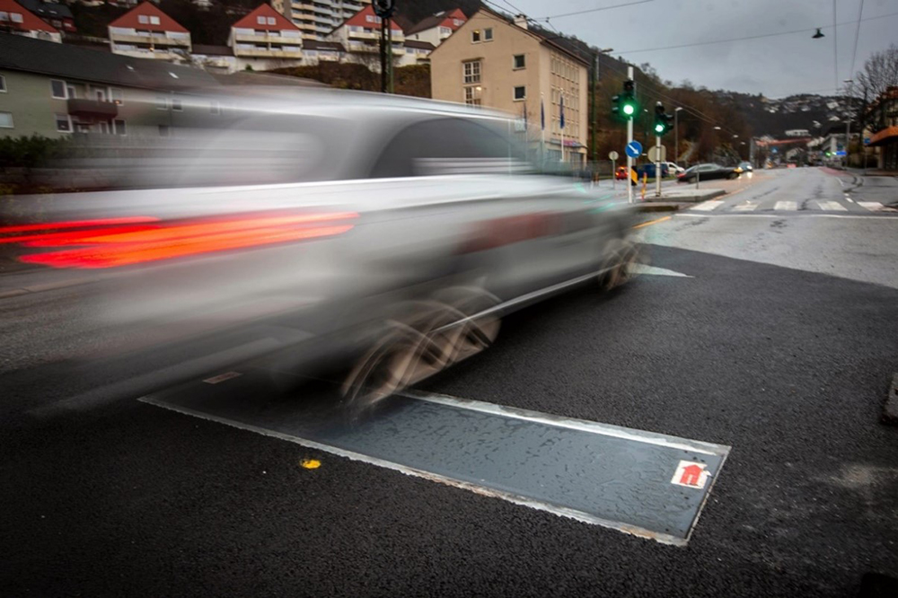 The visible part of the Actibump is a hatch integrated into the road surface