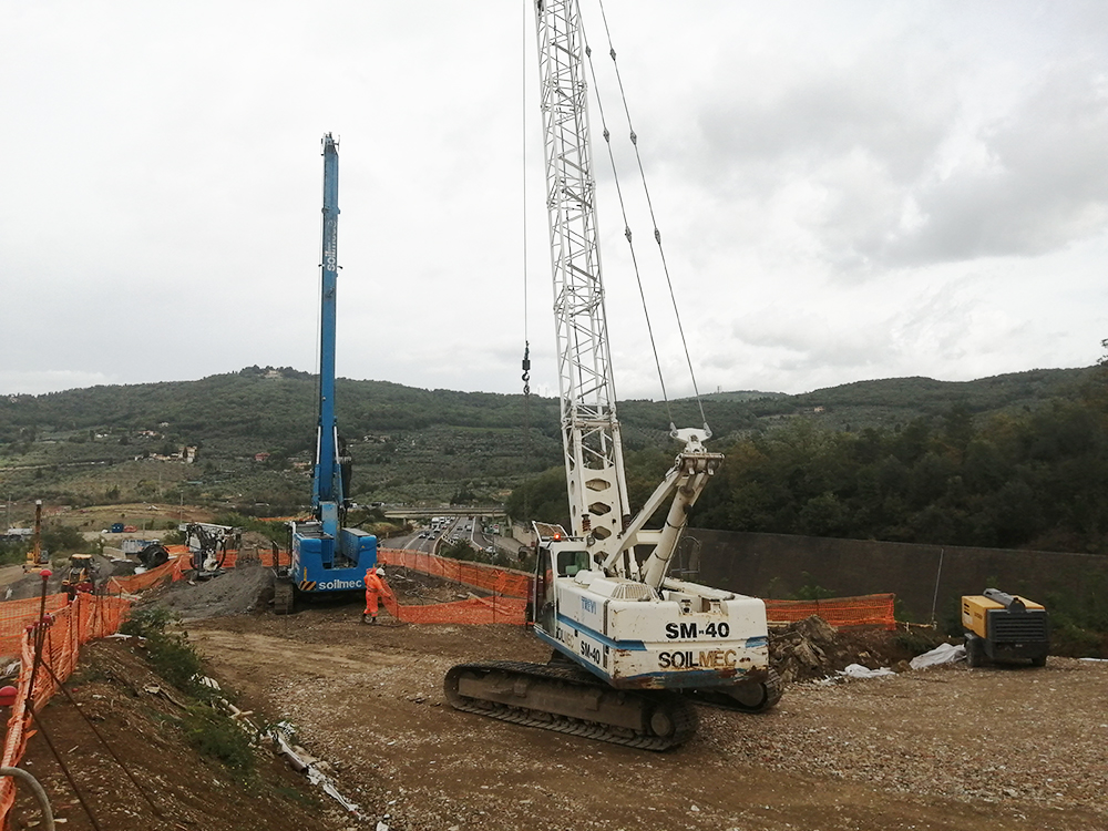 Soilmec piling machines are carrying out piling work for a road widening project in Italy