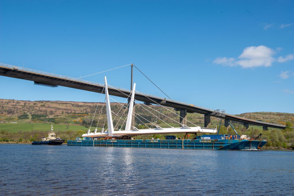 First half of Renfrew Bridge arrives by barge