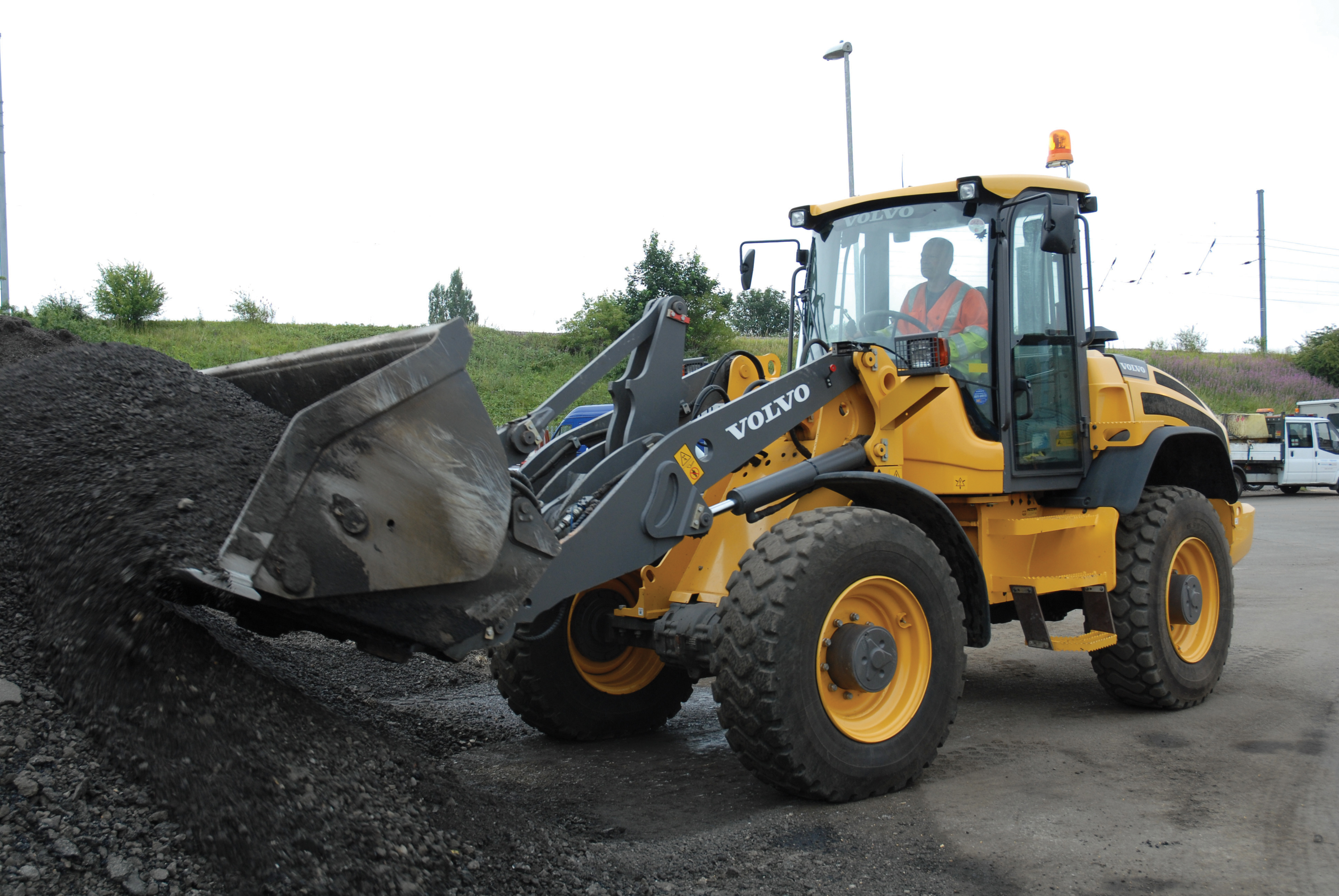 L45F loading shovel - busy in the yard at Huntingdon