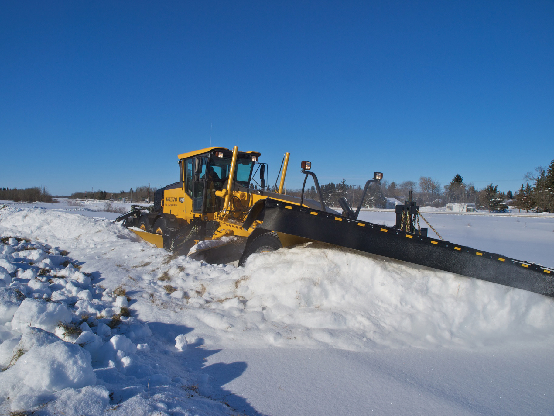 Volvo CE snow-fighting motor graders have been put to work in Saskatchewan, Canada