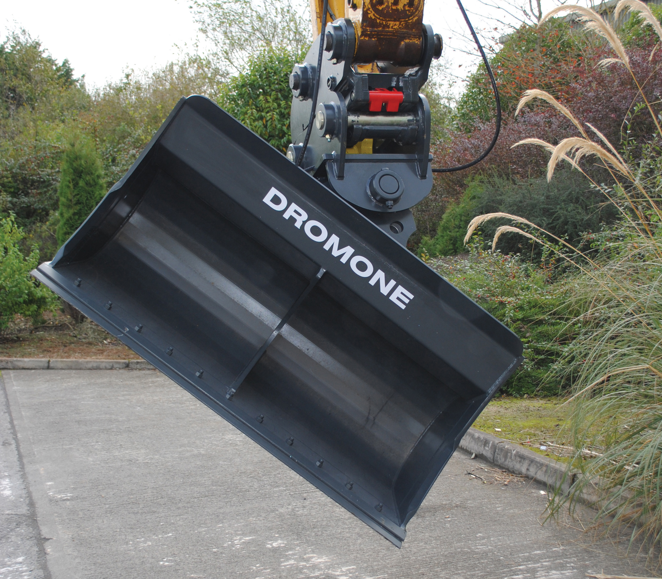 Dromone tilt bucket