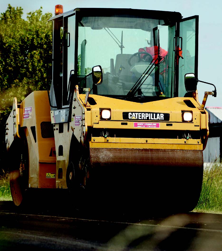 Cat asphalt roller