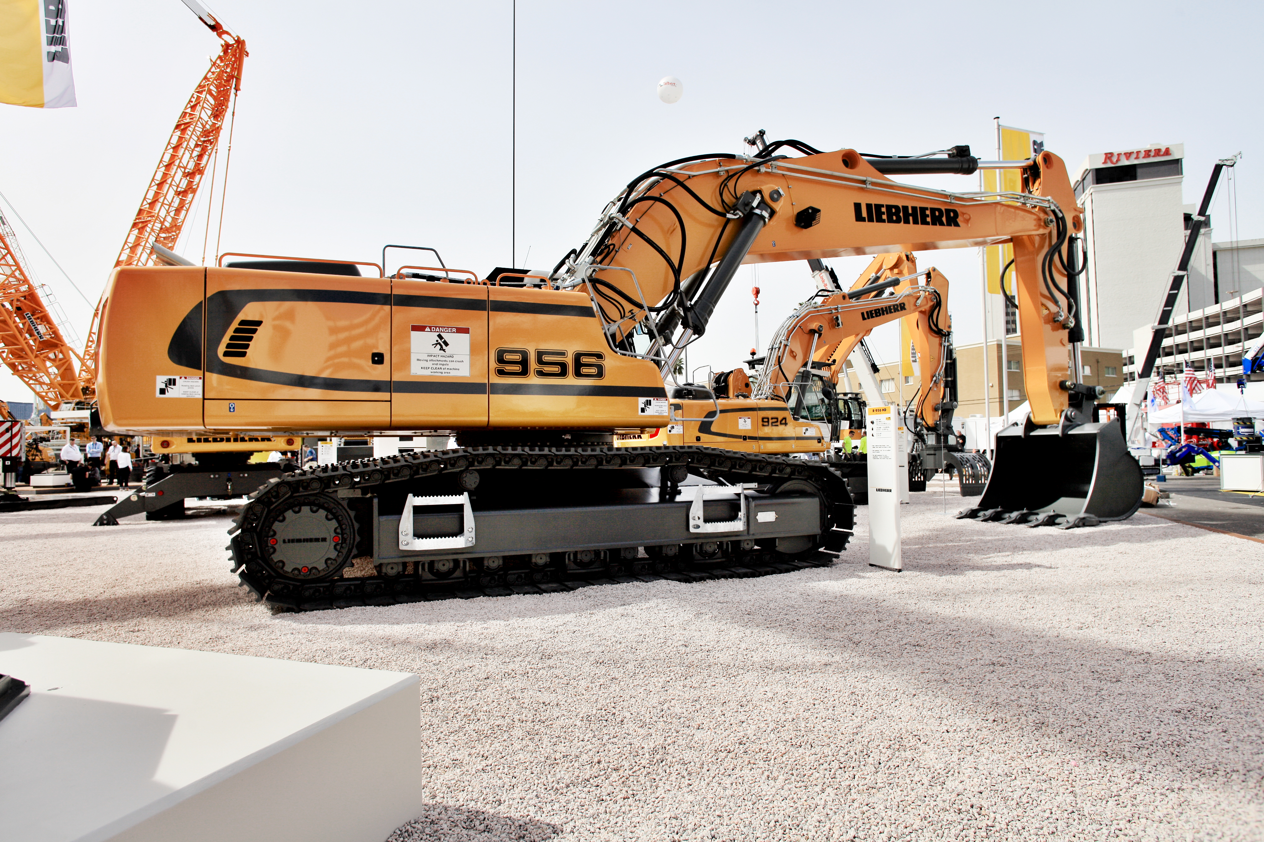 Liebherr’s new R 956 crawler excavator 