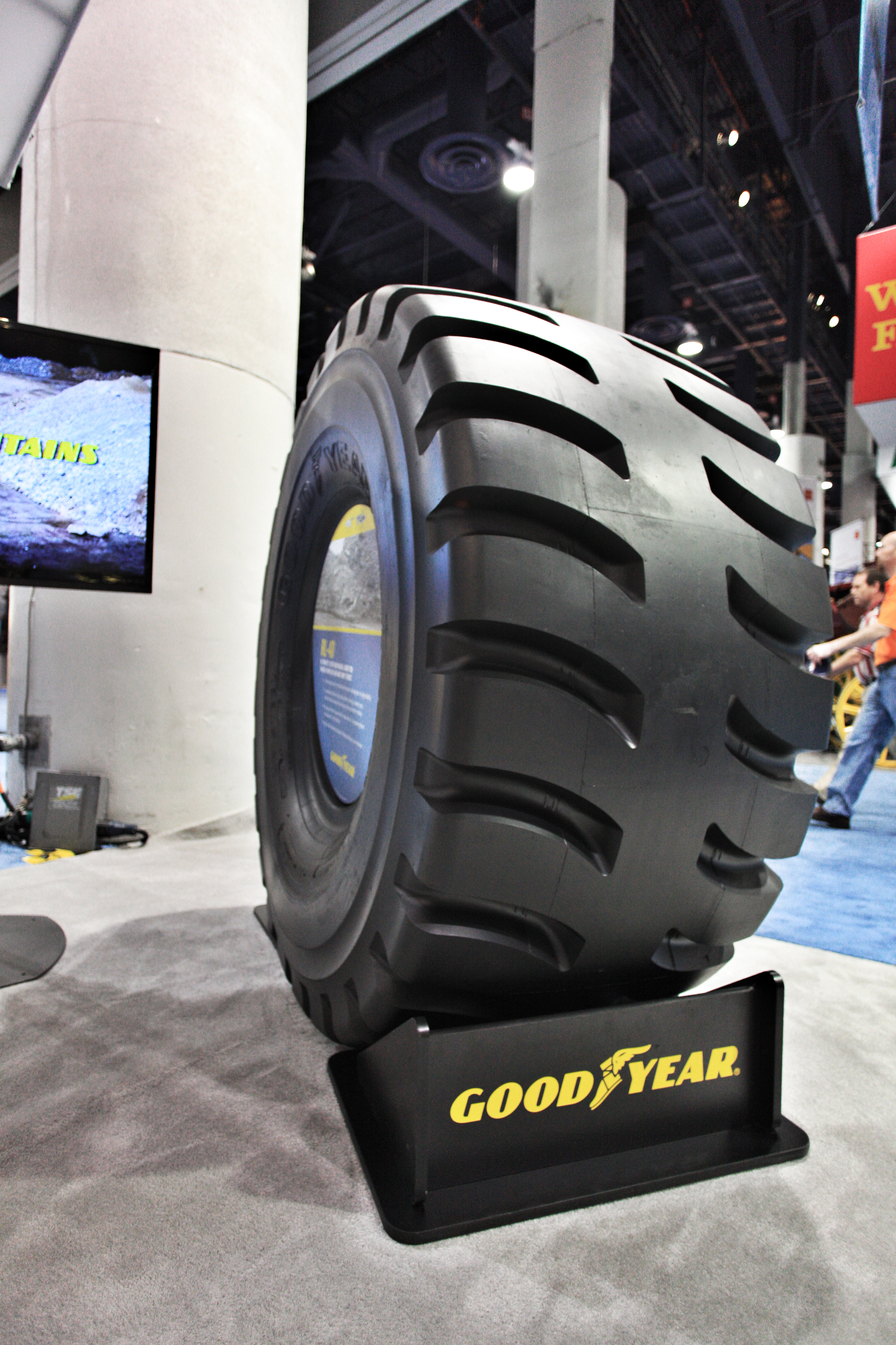 Goodyear tyre RL-4D