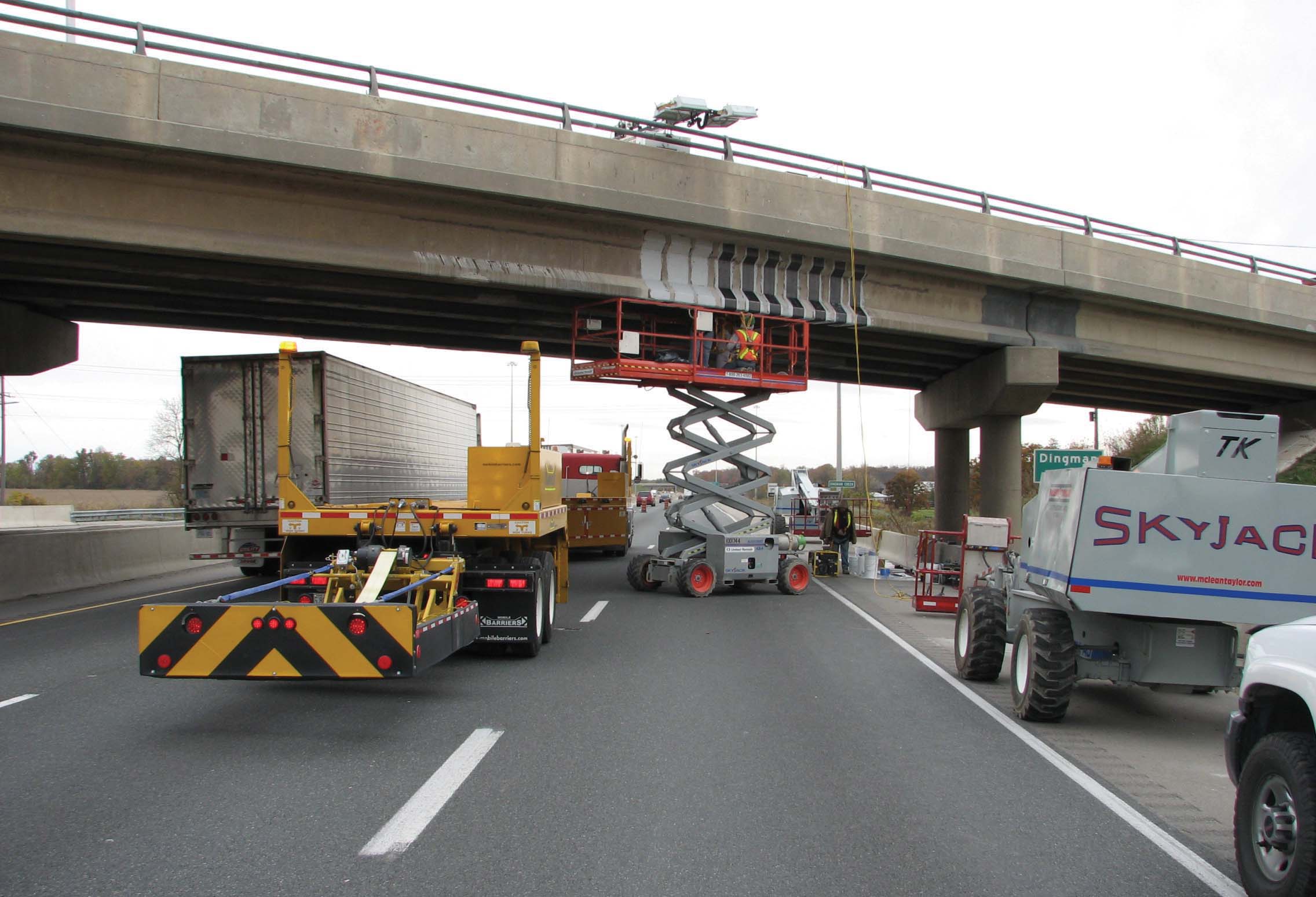 MBT-1 mobile barrier with scissor lift 