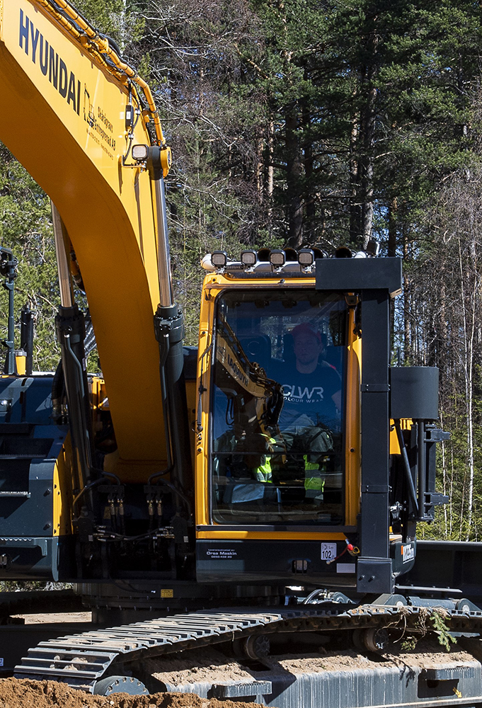 Hyundai dealer Orsa Maskin designed and built the electric lift and the cab pedals were replaced with a control system from Engcon, a global Swedish manufacturer of tiltrotators (image courtesy Hyundai)