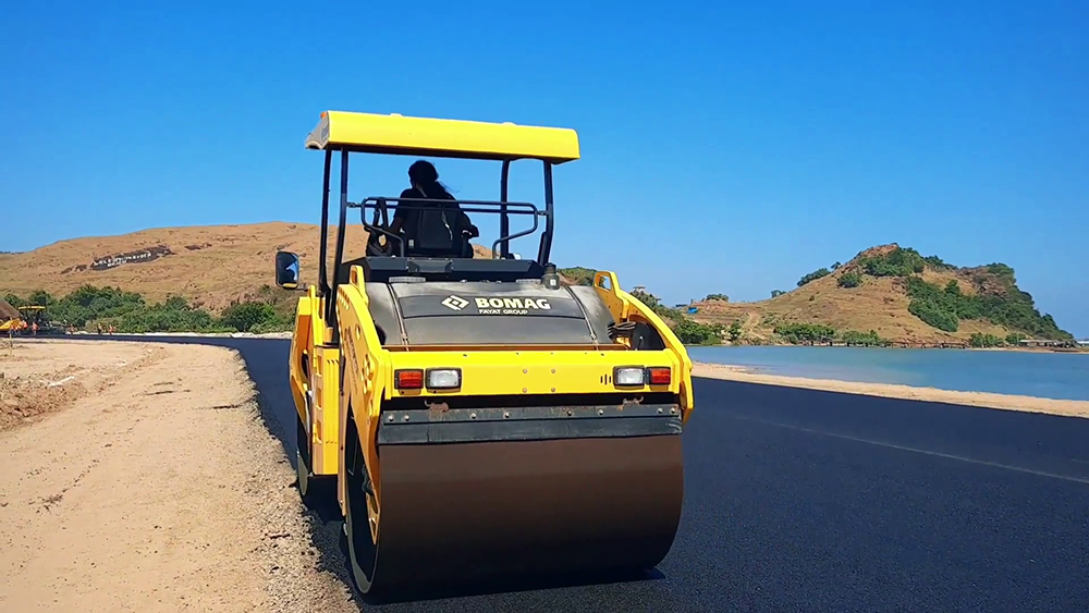 During the first two passes, the Bomag BW 161 AD-4 articulated tandem rollers were used directly behind the pavers for static compaction (image courtesy Bomag)