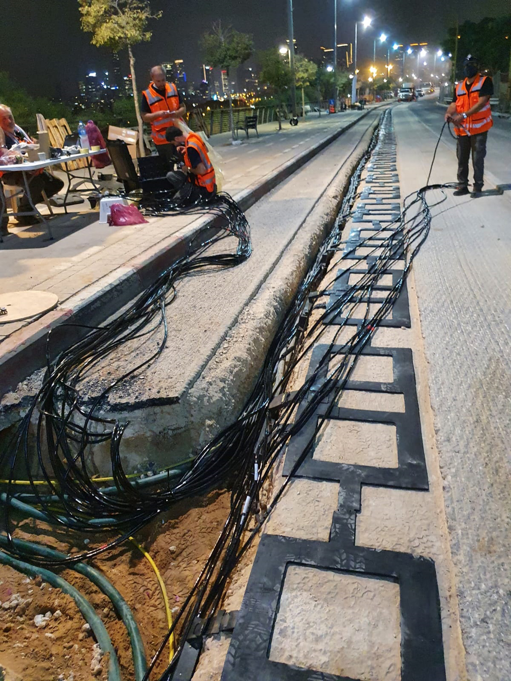 Tel Aviv Electric road construction (Credit: Tel Aviv-Yafo Municipality)