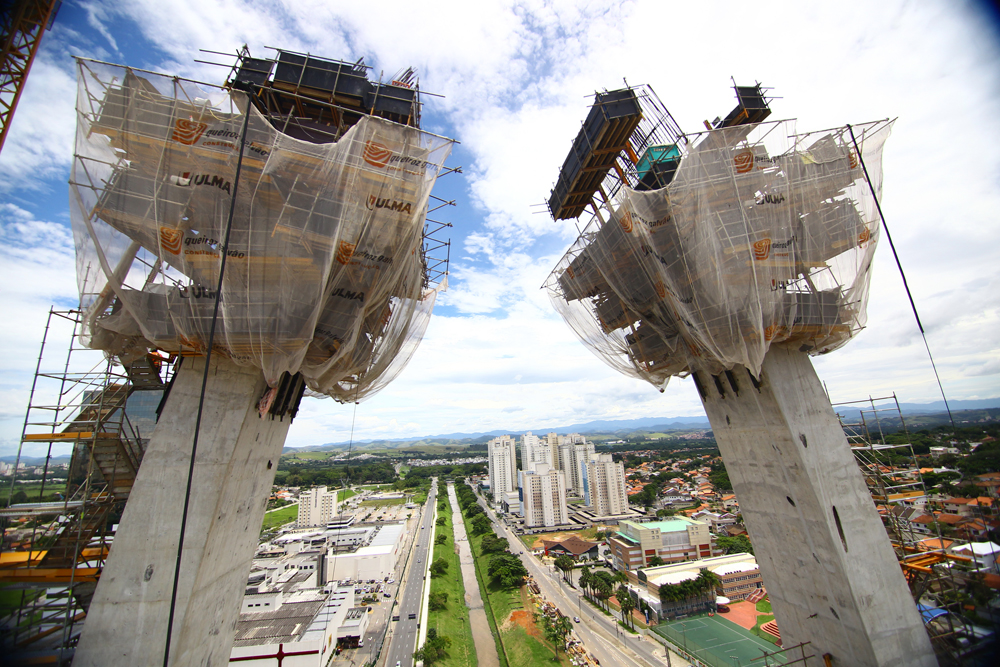 ULMA’s ATR self-climbing system was used for the two pylons