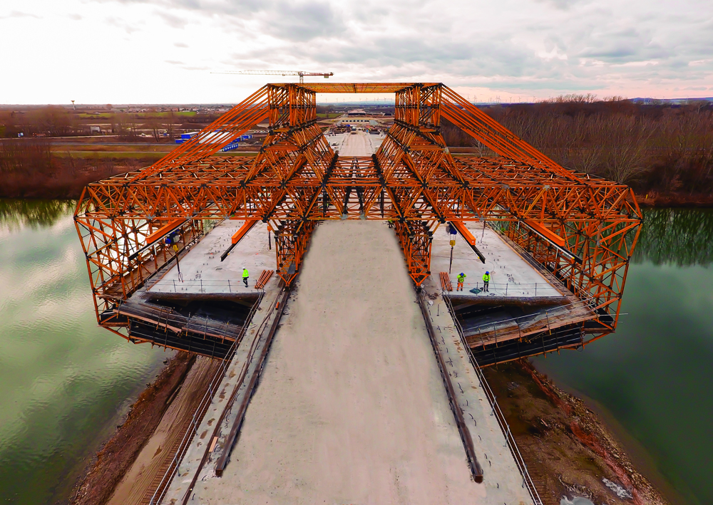 For the deck flanges, three Composite Bridge Formwork Carriage MK were employed