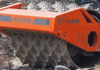 The new HC compactors from Hamm can be fitted with crushing drums to crush and compact mixed soils, stones such as basalt and granite