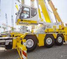 Liebherr LTC 1050-3.1 crane on wheels