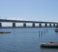 BOX COPY PIC 2 - The 1937 bridge's  triple tied-arch section needed emergency repairs in 2011.jpg