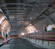 Each tunnel bore has a special ventilation building at the exit: air and car exhaust fumes are dispersed via 47m high ventilation stacks.