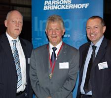 L to R: David Stuart-Watt, President of Roads Australia; Ken Mathers; and Phil Williams, Director Strategic Consulting, Parsons Brinckerhoff.