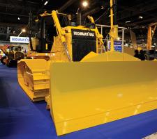 Komatsu’s D65-17 dozer