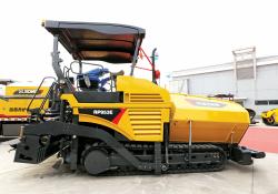 XCMG RP953 asphalt paver