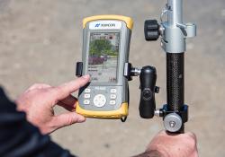 Topcon DS-200i total station 