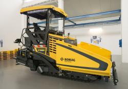 BOMAG BF300 compact paver