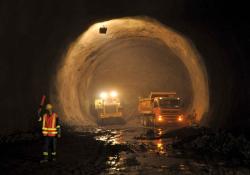 Removing the soil from the tunnel 