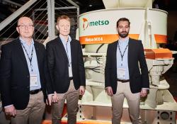 Metso managers and directors with MX4 Cone