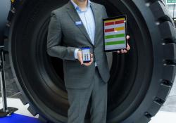 GOODYEAR-David Anckaert with TPMS and EMTrack Apps-1.jpg