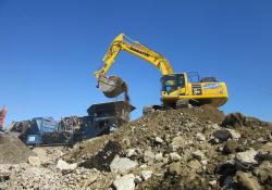 Komatsu_hybridexcavator_BS_A1_pic.JPG