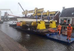 An Enerpac SL100 gantry positioned on the pontoon