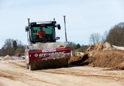 Using a machine control package from Leica Geo systems on the Dynapac compactor has helped optimise working on the Swedish road project