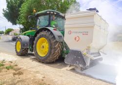 A Streumaster spreader unit was fitted to a John Deere tractor 