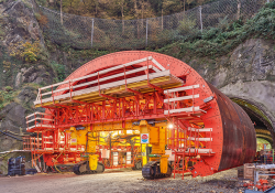 To construct the 1.6km-long access tunnel, PERI engineers developed the first customised and fully hydraulic special-purpose formwork carriage; sufficient to construct the different cross-sections in a total of 170 concreting sections  (photo courtesy PERI SE)