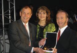 Jean Lalo Sibylle Rpprecht Andrew Graham holding 3rd place 2007 Road Safety Award