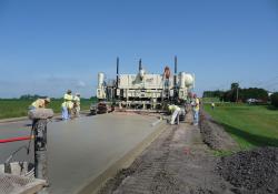 Guntert & Zimmerman S850 Paver at work