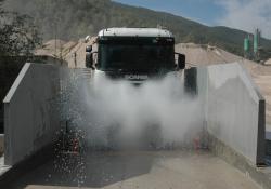 WW220 wheel washing unit in action