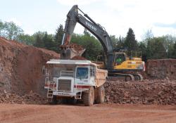 CPI's Perlini DP405 and Volvo excavator