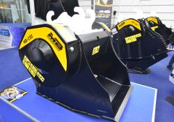 Bauma 2013 Daily MB-C50 rushing bucket