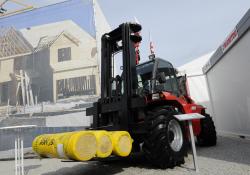 Manitou all-terrain mast truck