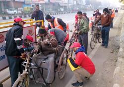 Cyclists in the Indian capital Delhi 