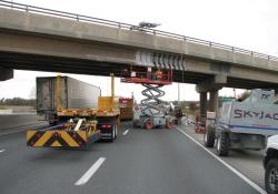 MBT-1 mobile barrier with scissor lift 