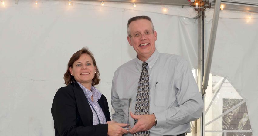 Marlin J Knutson Award to Julie Vandenbossche