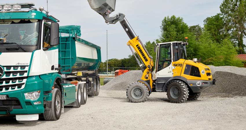 Liebherr is now offering a versatile loader with a telescopic boom