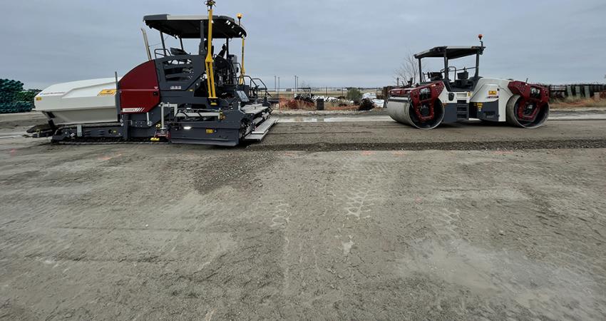 Contractor Flatiron has completed its training with a Dynapac paver and compactors and is laying new RCC surfacing at Houston Airport