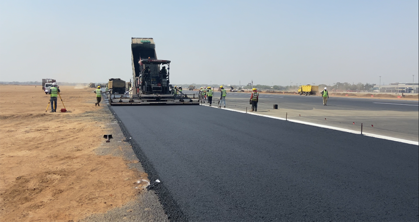 High paving quality was achieved at the airport through the use of equipment from Dynapac